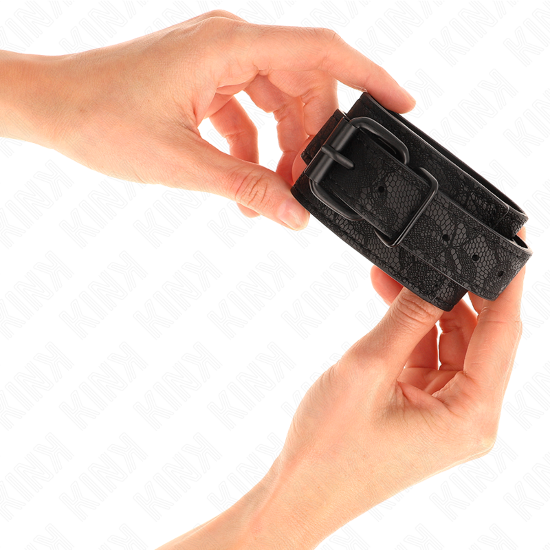 KINK - PULSEIRAS DE PULSO COBERTAS EM RENDA ESCURA AJUSTÁVEIS PRETAS 19-26 CM