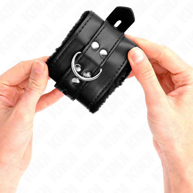 KINK - RESTRIÇÕES DE PULSO FORRADAS DE PELE COM FUROS QUADRADOS PRETO E CINTO PRETO AJUSTÁVEL 17-29 CM X 6 CM