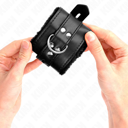 KINK - RESTRIÇÕES DE PULSO FORRADAS DE PELE COM FUROS QUADRADOS PRETO E CINTO PRETO AJUSTÁVEL 17-29 CM X 6 CM