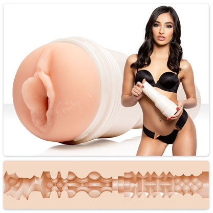 MENINAS FLESHLIGHT - EMILY WILLIS ESGUICHA VAGINA